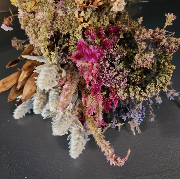 Real Dried Aromatic Flowers Over 16 Stems. - Picture 6 of 10